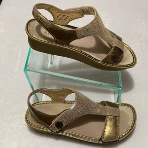 Alegria PG LITE KENDRA T-STRAP GOLD METALLIC LEATHER SANDALS SZ EU40/US9